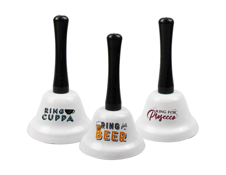 Disse sjove nyhedsklokker er 13 cm høje og har en metalkonstruktion med en indvendig plastring, der er fastgjort af en metalfjeder. Hver nyhedsklokke er komplet med et sjovt og komisk trykt design. BEMÆRK venligst.pga lagerstyring kan vi kun sende en tilfældig variant når du bestiller denne vare.